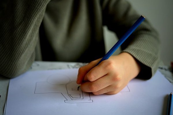 Comment développer son propre style de dessin expressif ?
